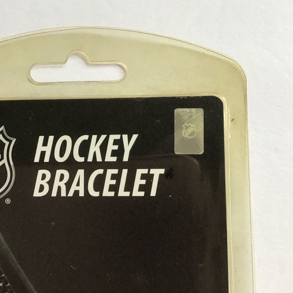 NWT WASHINGTON CAPITALS NHL HOCKEY PUCK BRACELET NWT - Picture 4 of 11